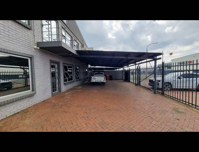 700M² WAREHOUSE FOR SALE IN JET PARK